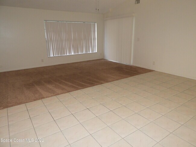Foto del edificio - 797 White Pine Ave