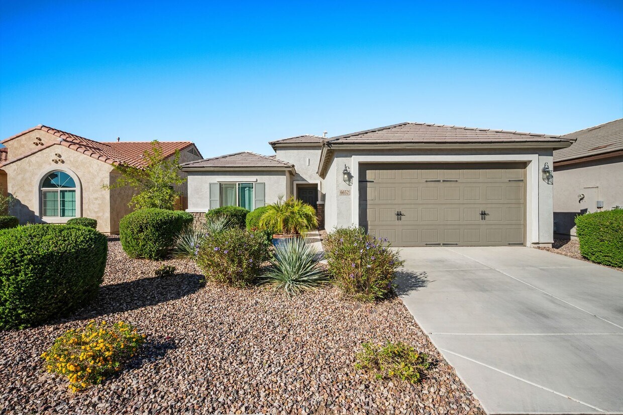 Foto principal - Stunning 3 bed/2 bath Rental in Merrill Ranch