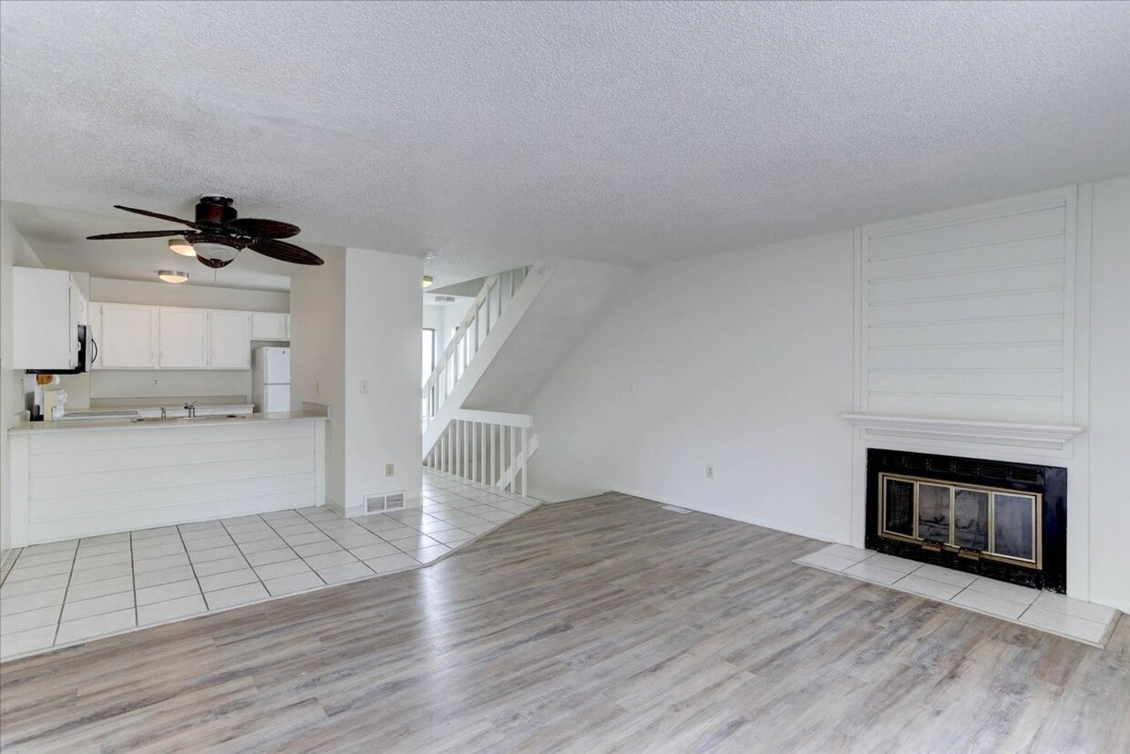 Views, Garage, End Unit Townhome - Views, Garage, End Unit Townhome