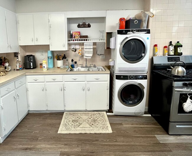 Kitchen - 17 Morris St