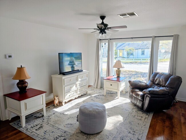 Foto del edificio - 104 Riverside Dr