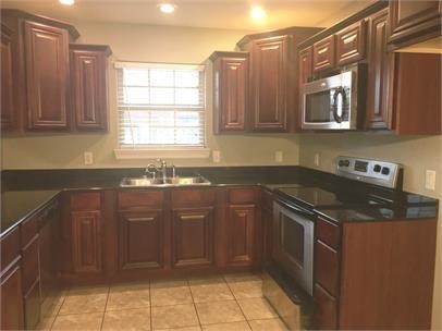 Foto del edificio - 2403 Heather Lynn Ln