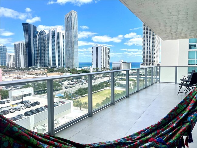 Foto del edificio - 300 Sunny Isles Blvd