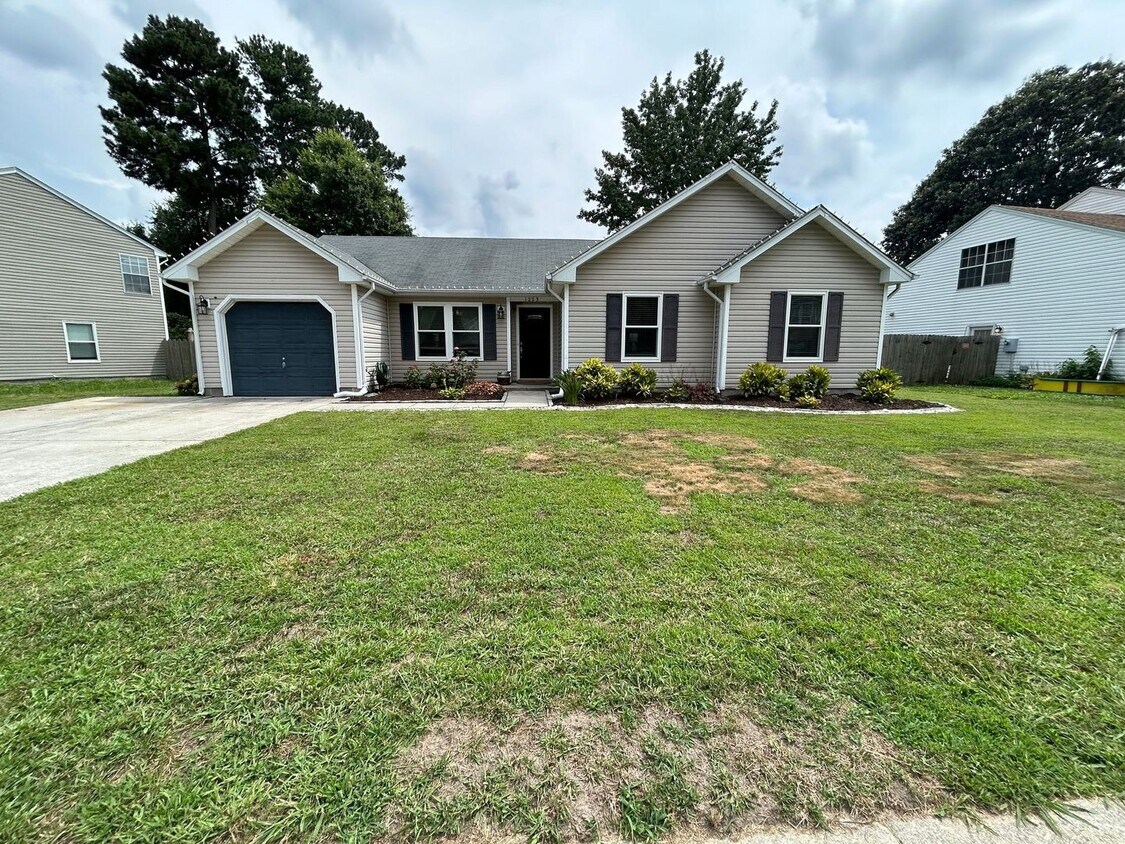 Primary Photo - Welcome to this charming ranch-style home ...