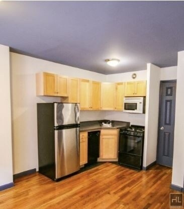 Foto del edificio - Great 2 bedroom apartment on EAST 5 STREET
