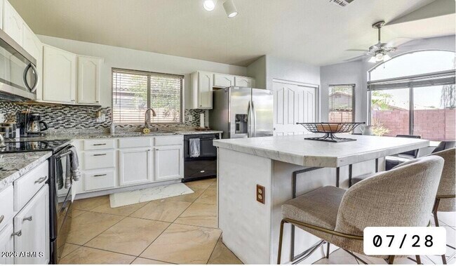 Foto del edificio - 686 W Fremont Dr