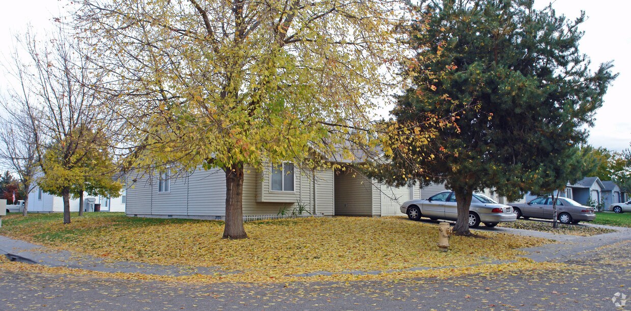 Primary Photo - Comstock Apartments