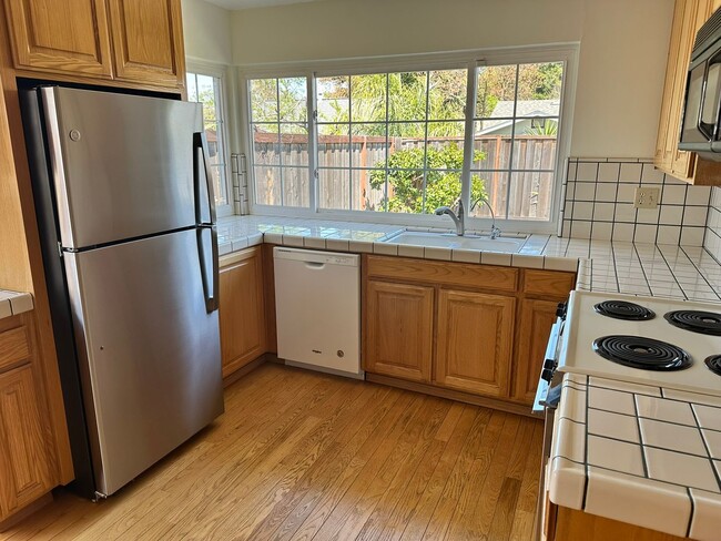 Foto del edificio - 3 Bedroom - North Napa (cross street Salva...