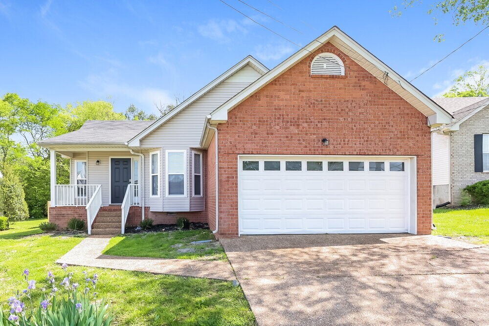 Foto principal - 3068 Chateau Valley Dr