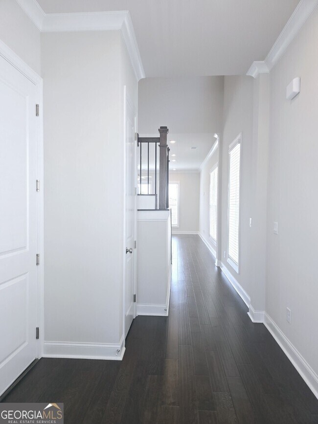 Building Photo - 633 SKYTOP Dr