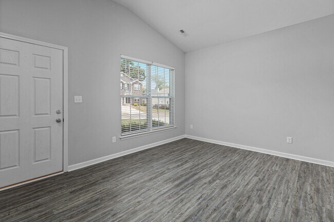 Building Photo - 124 Richwood Cir