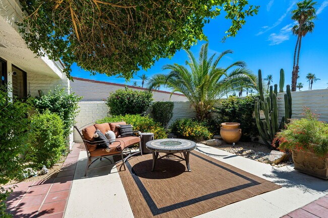 Building Photo - 44825 Guadalupe Dr