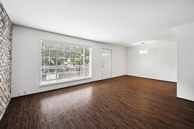 Building Photo - 415 Hawthorne St