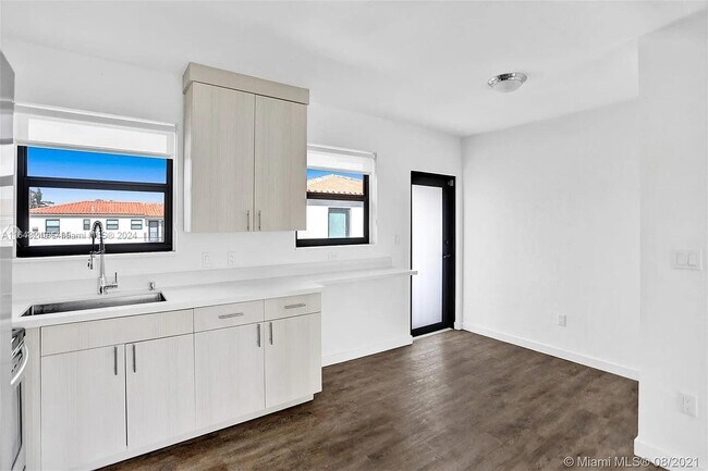 Foto del edificio - 4204 SW 14th St