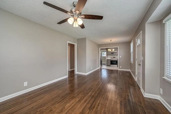 Building Photo - 1985 Carloss Dr