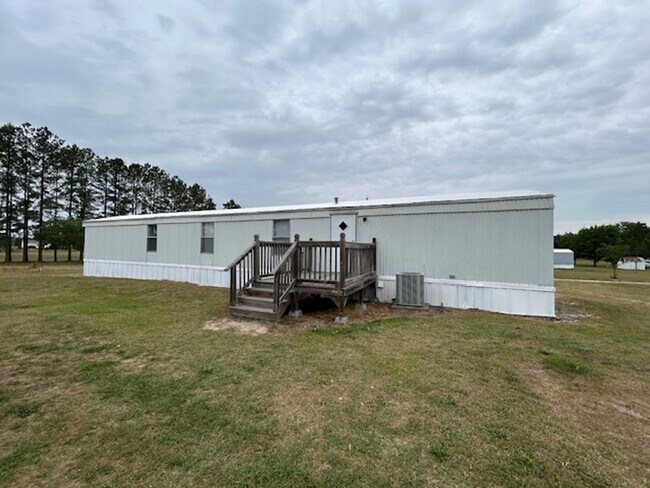 Foto del edificio - 3-bedroom, 2-bath mobile home