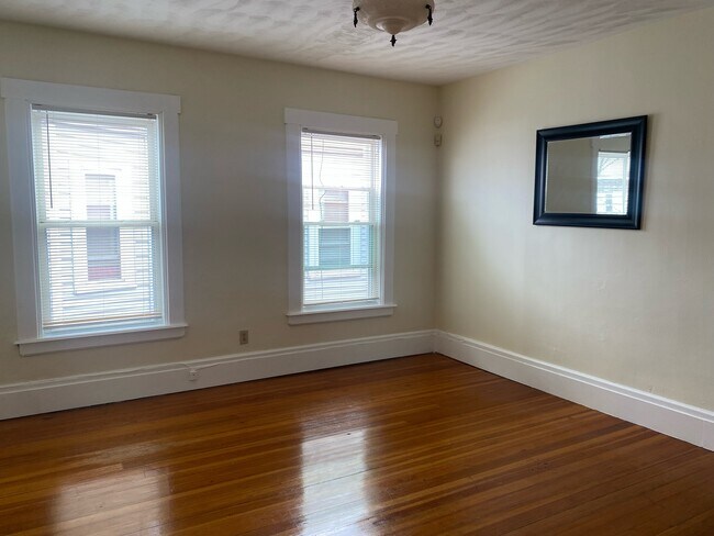 Living room - 86 Whitfield St