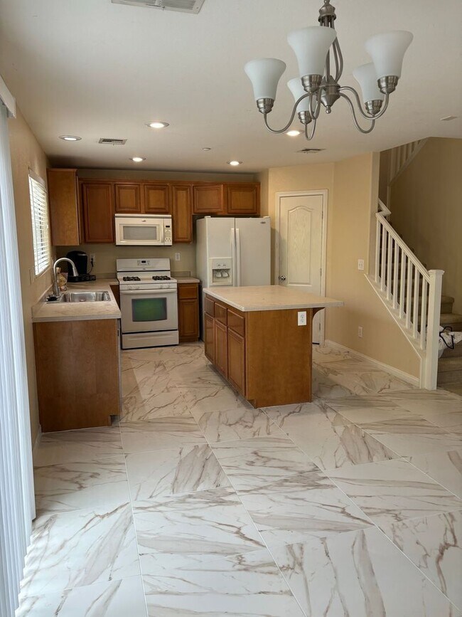 Foto del edificio - *VERY CUTE 3 BED 2.5 BATH HOME IN GATED CO...