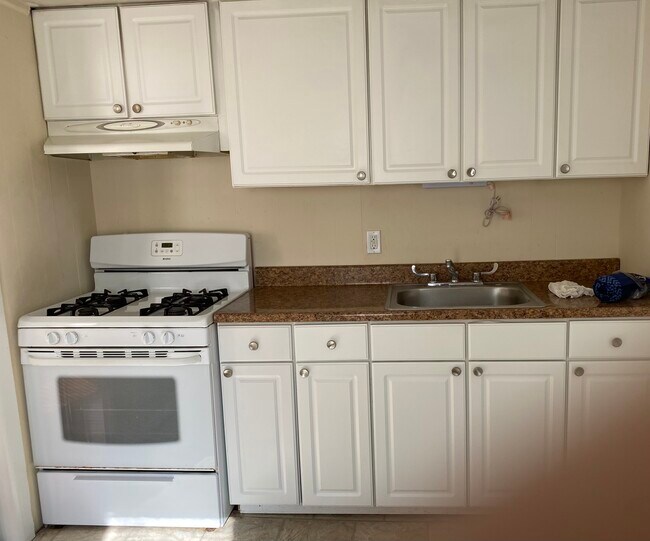 Kitchen - 200 Walnut St