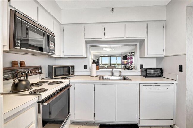 Foto del edificio - 6866 Huntington Ln