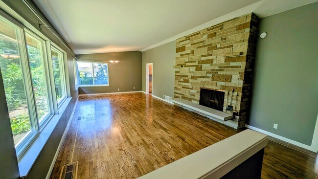 Building Photo - 704 N 163rd St