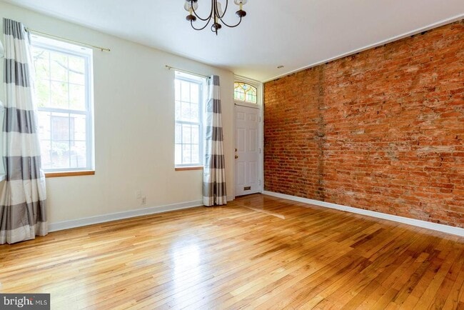 Building Photo - 1811 Pemberton St