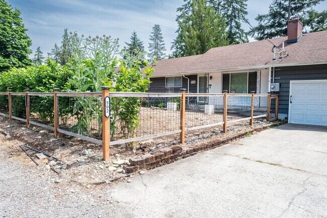 Building Photo - 502-138 138 St E