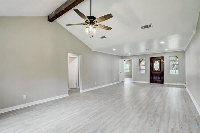 Foto del edificio - 3210 Forest Glen Dr