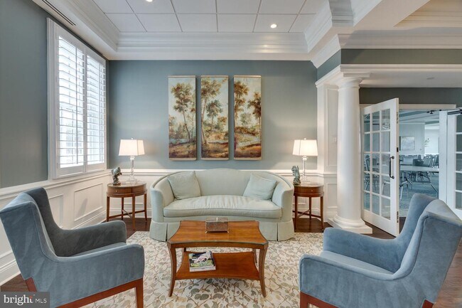 Foto del edificio - 15231 Royal Crest Dr
