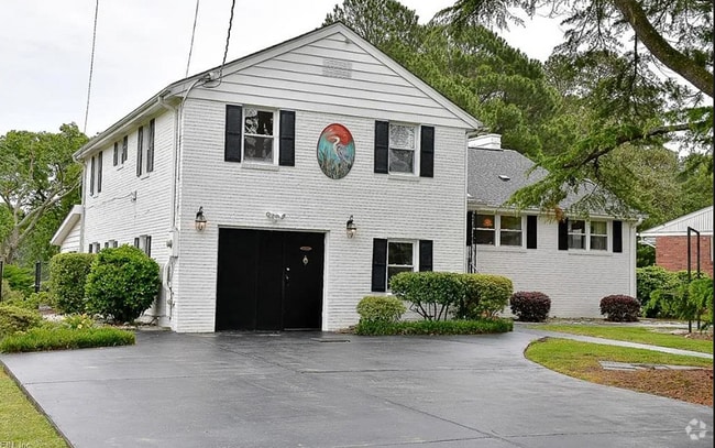 Building Photo - 1812 Sunrise Dr