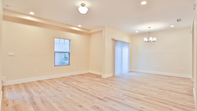Building Photo - 318 Alpine St