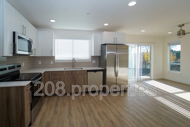 Building Photo - 4632 N Iota Ln