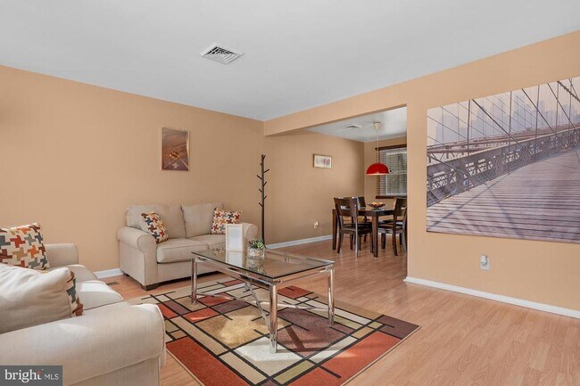 Foto del edificio - 8402 Church Ln