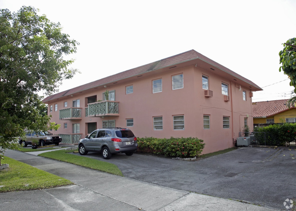Building Photo - 1500 SW 66th Ct
