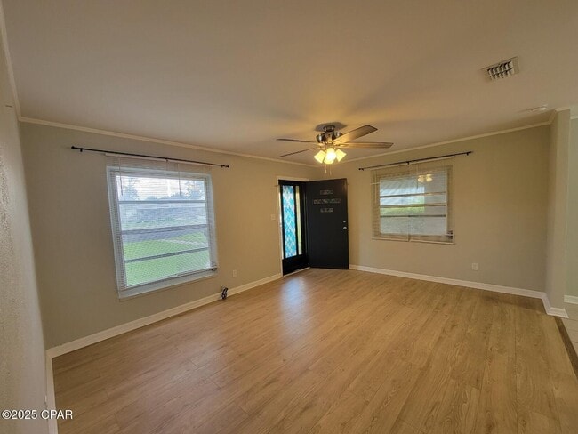 Foto del edificio - 3116 E 3rd St