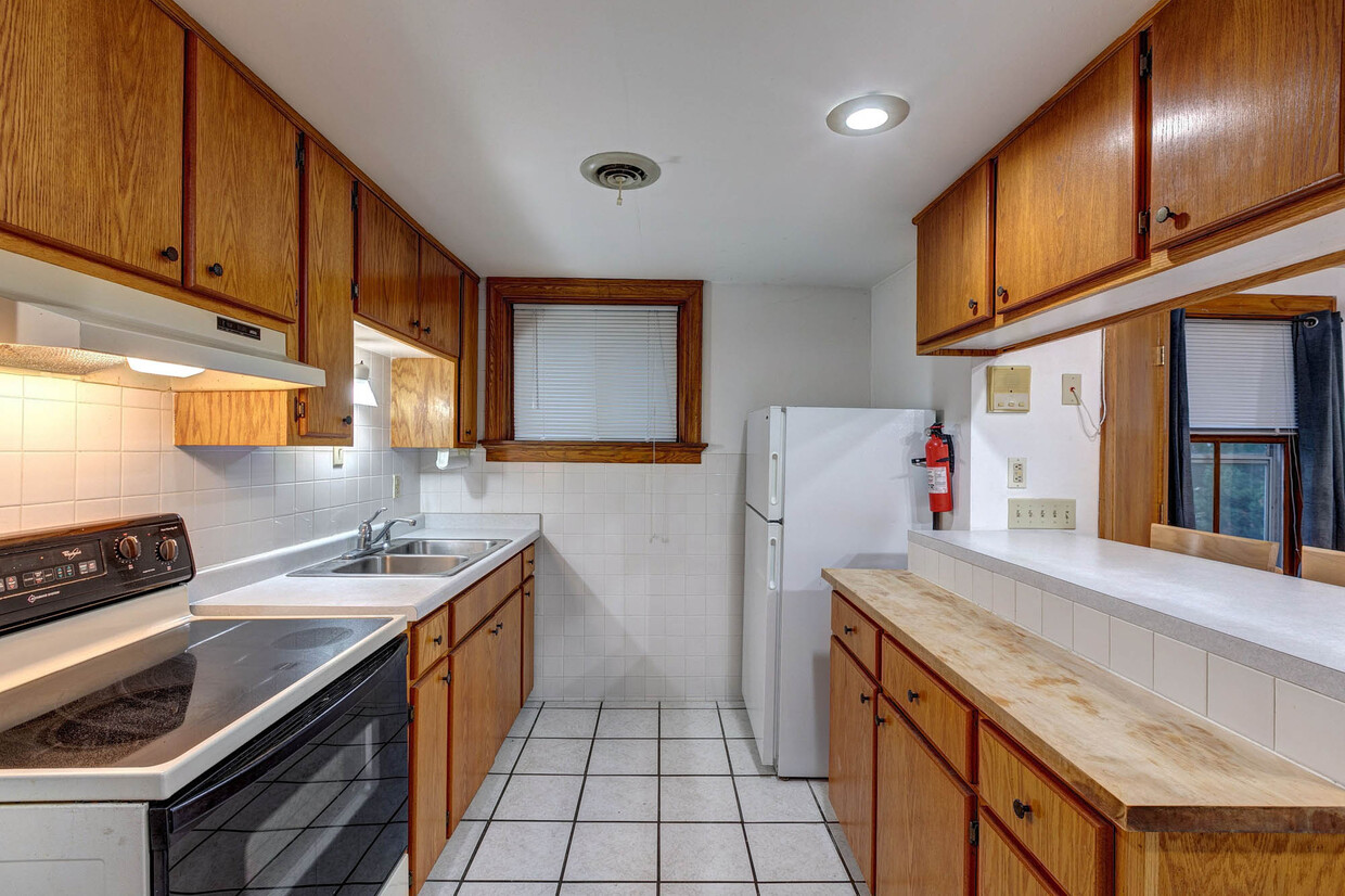 Primary Photo - 3008 W State St