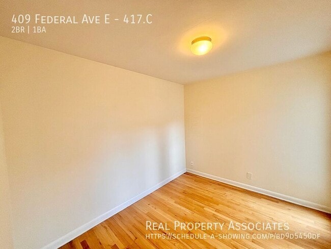 Building Photo - Charming Top-Floor 2-Bedroom Corner Unit w...