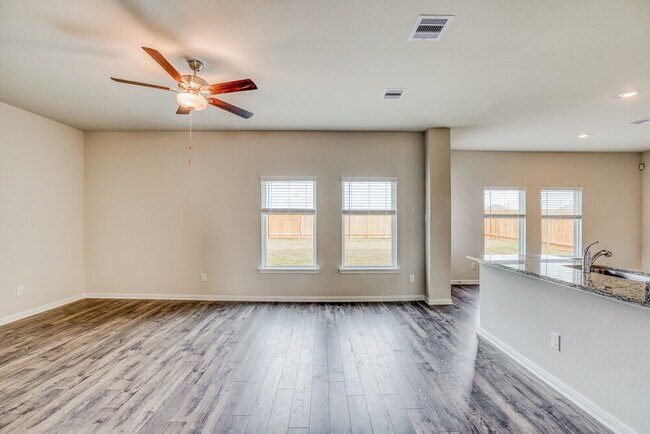 Foto del edificio - 400 Lynn Lotus Dr