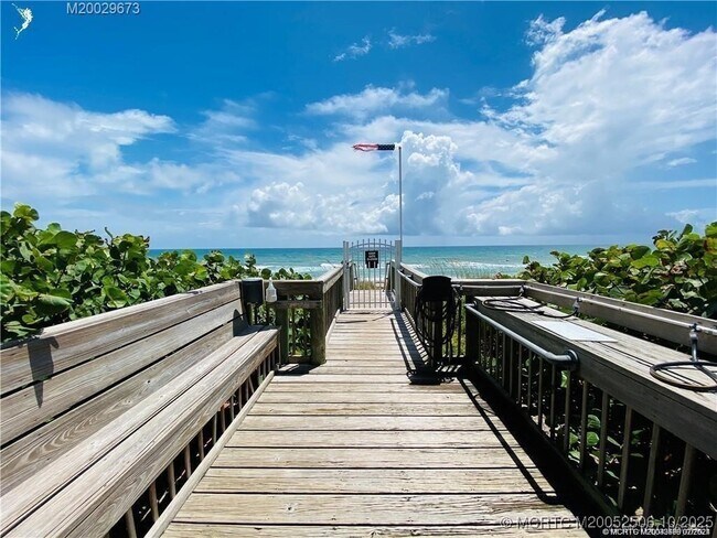 Foto del edificio - 10044 S Ocean Dr
