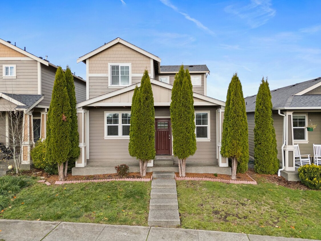 Foto principal - Cozy 3-Bed Yelm Home | Vaulted Ceilings, C...