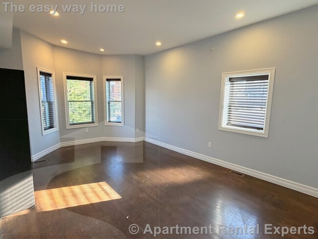 Photo - 8 Cross St E Apartment