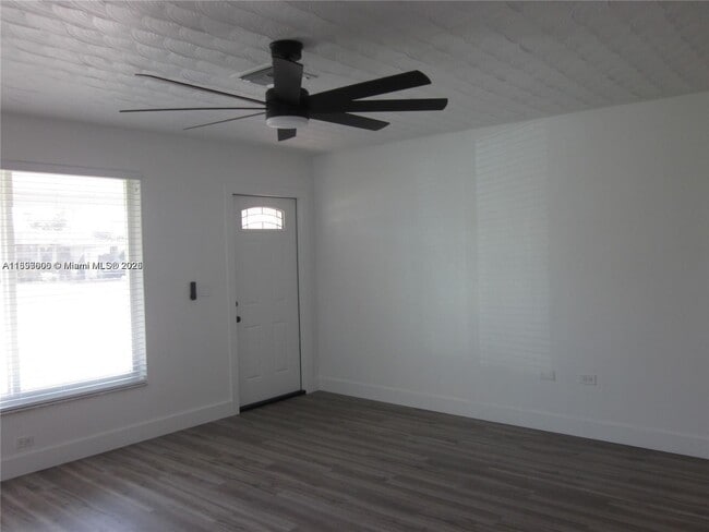 Foto del edificio - 7571 Pierce St