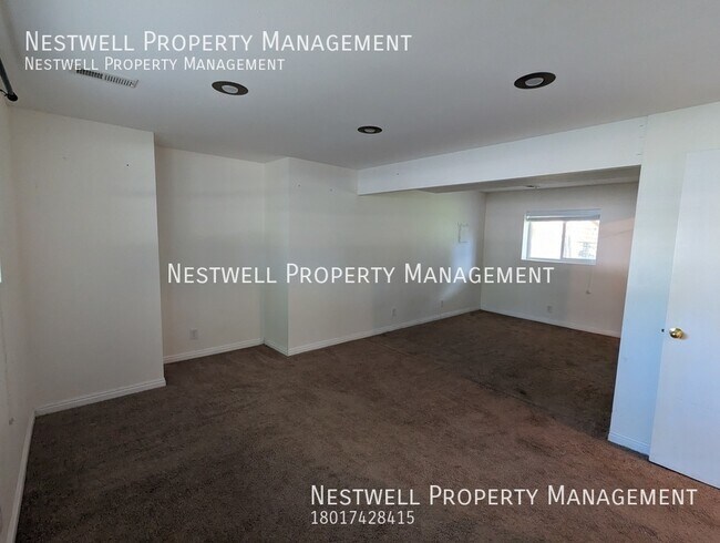 Foto del edificio - Amazing 4-bed Home in Sandy