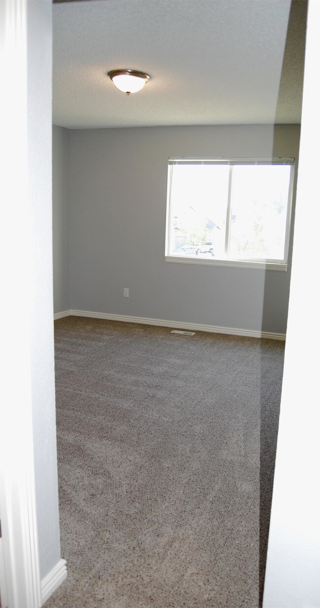 Building Photo - 2255 Split Rock Dr