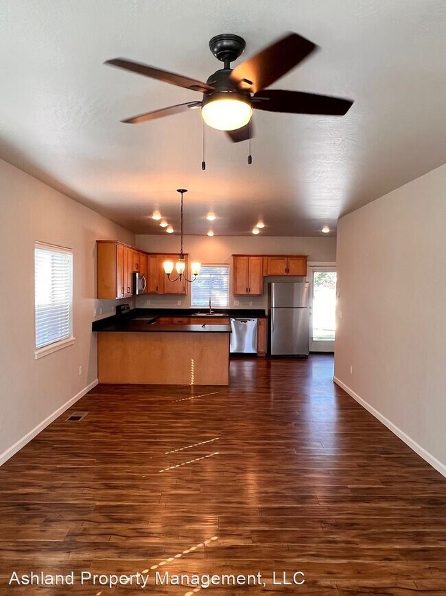 Building Photo - 3 br, 2.5 bath House - 124 Poppy Bay Place