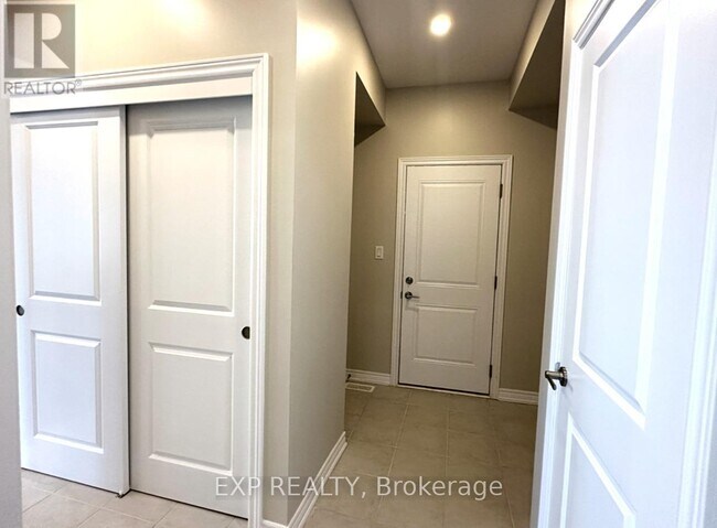 Building Photo - 17 Vinifera Dr