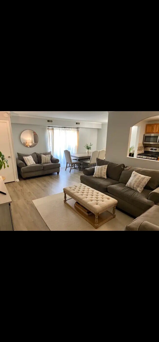 Foto del edificio - 1460 Fairlane Dr