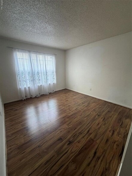 Foto del edificio - 616 Shoreham Ct