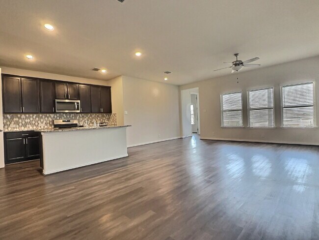Foto del edificio - "Charming 3-Bed Oasis in San Antonio – Spa...
