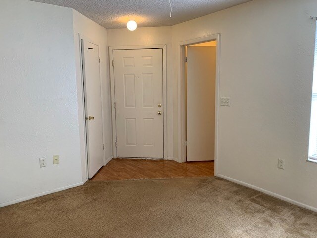 Foto del edificio - 621 Dory Ln